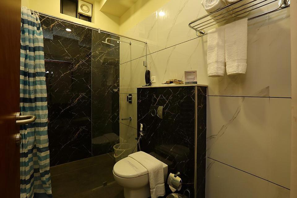 Hotel New York Square Коттаям Екстер'єр фото