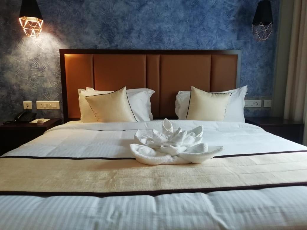 Hotel New York Square Коттаям Екстер'єр фото